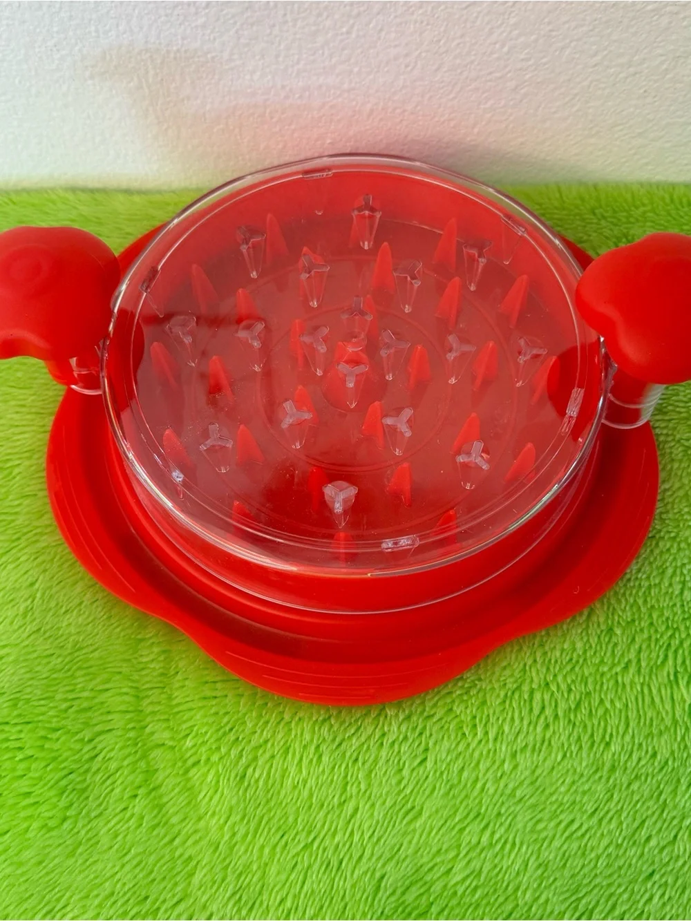Red Manual Meat/Vegetable Shredder kitchen tool with Clear Cover - Unbranded